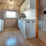 6 Person In Tarm-by Traum Tarm