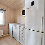 6 Person In Tarm-by Traum