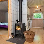 6 Person In Tarm-by Traum *