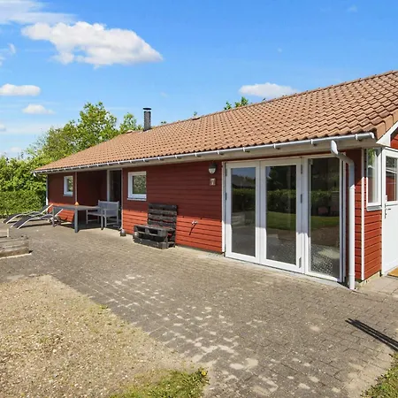 6 Person In Tarm-by Traum * Tarm