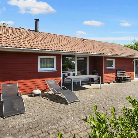 6 Person In Tarm-by Traum * Tarm